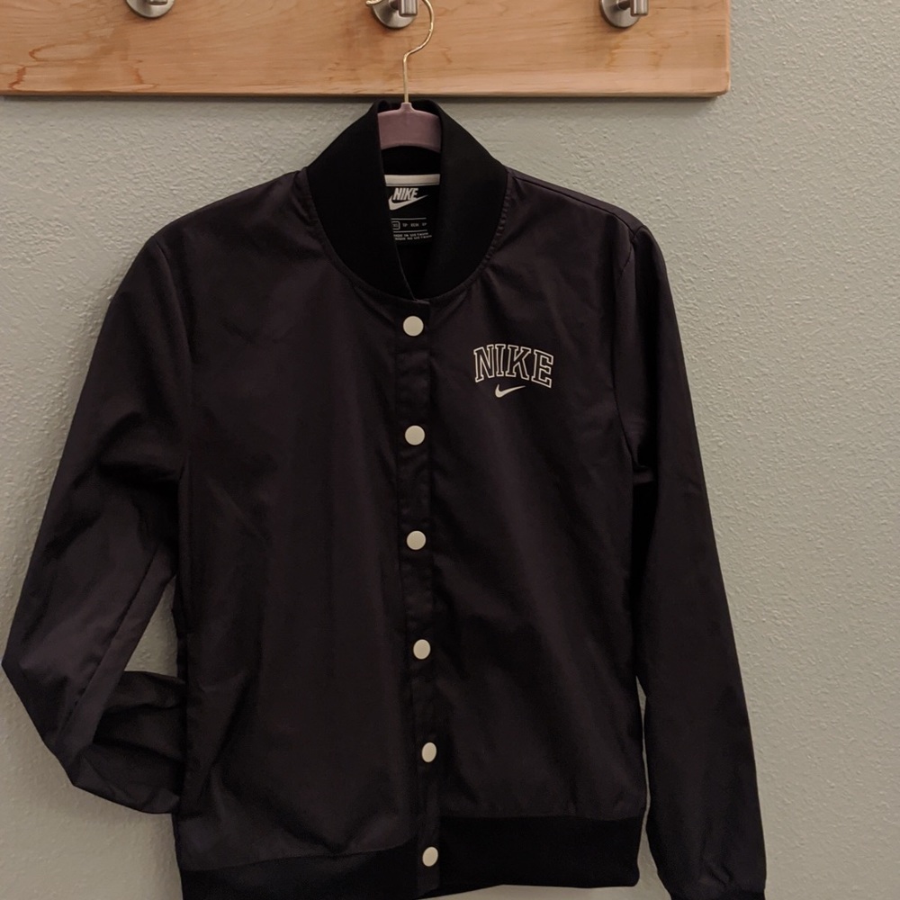 Black nike bomber jacket!